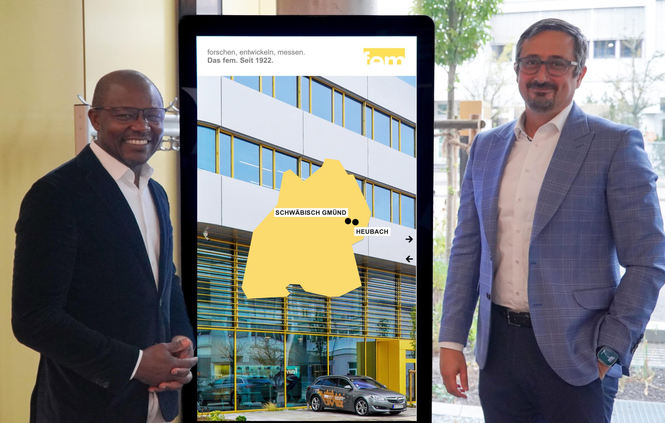 Dr. Joy Asongazoh Alemazung, Oberbürgermeister Heubach und Prof. Dr. Holger Kaßner, Institutsleiter fem