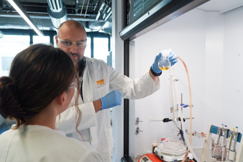 Behind the Thesis: CO₂-Fixierung trifft Wasserentsalzung © fem Forschungsinstitut