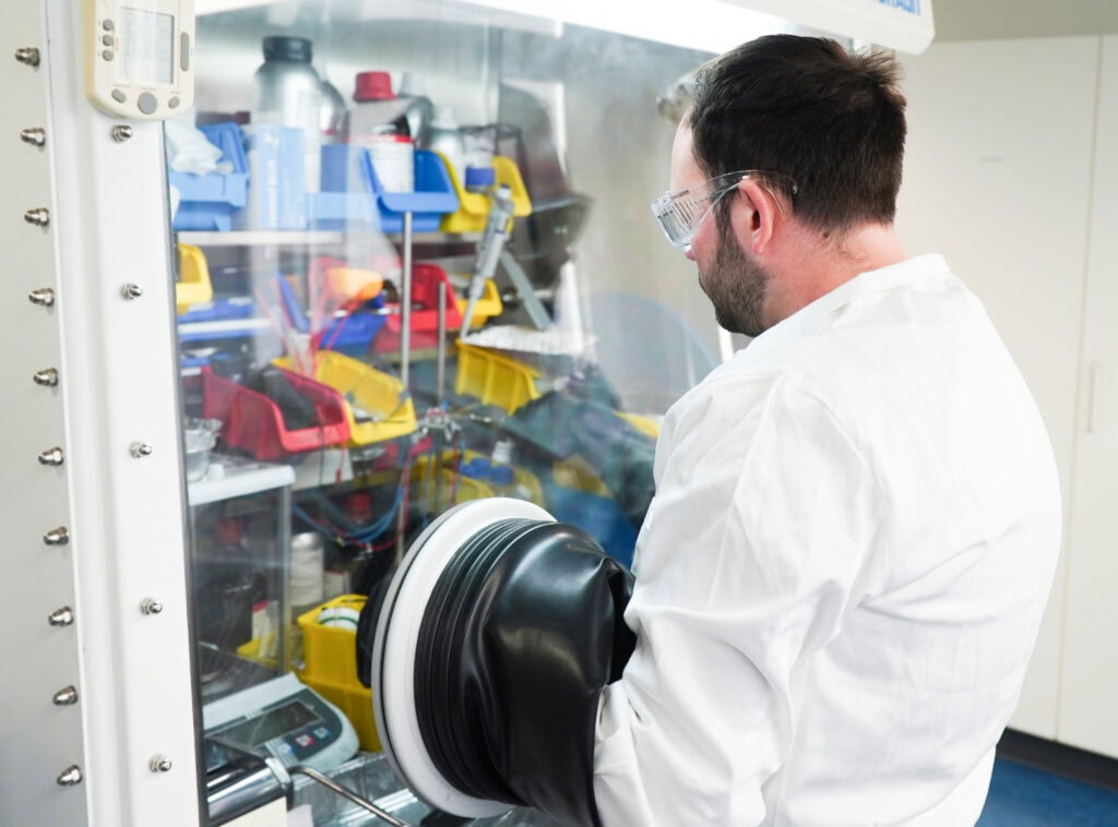 Behind the Thesis: Natrium gleichmäßig abscheiden – was Strom, Substrat und Geometrie ausmachen © fem Forschungsinstitut